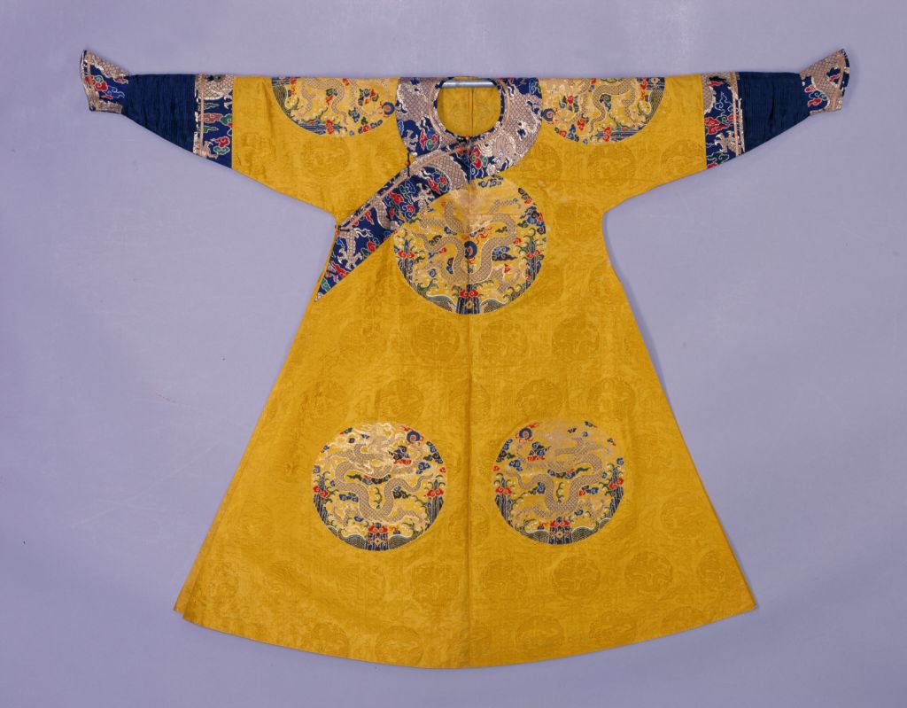 图片[1]-Bright yellow eight groups of colored clouds, golden dragon makeup, flower gauze single robe-China Archive